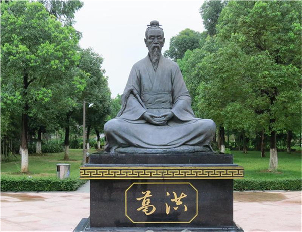 古代名醫雕像.jpg